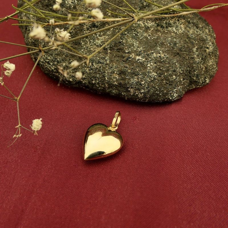 Image 2 of Gold pendant of a heart