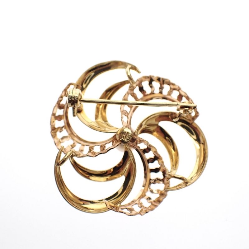 Image 4 of Vintage two-tone gold brooch with pearl