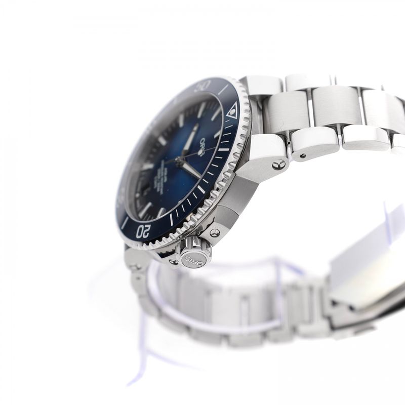 Image 5 of Oris Aquis Date 5-Days 43.5mm Automatic Watch