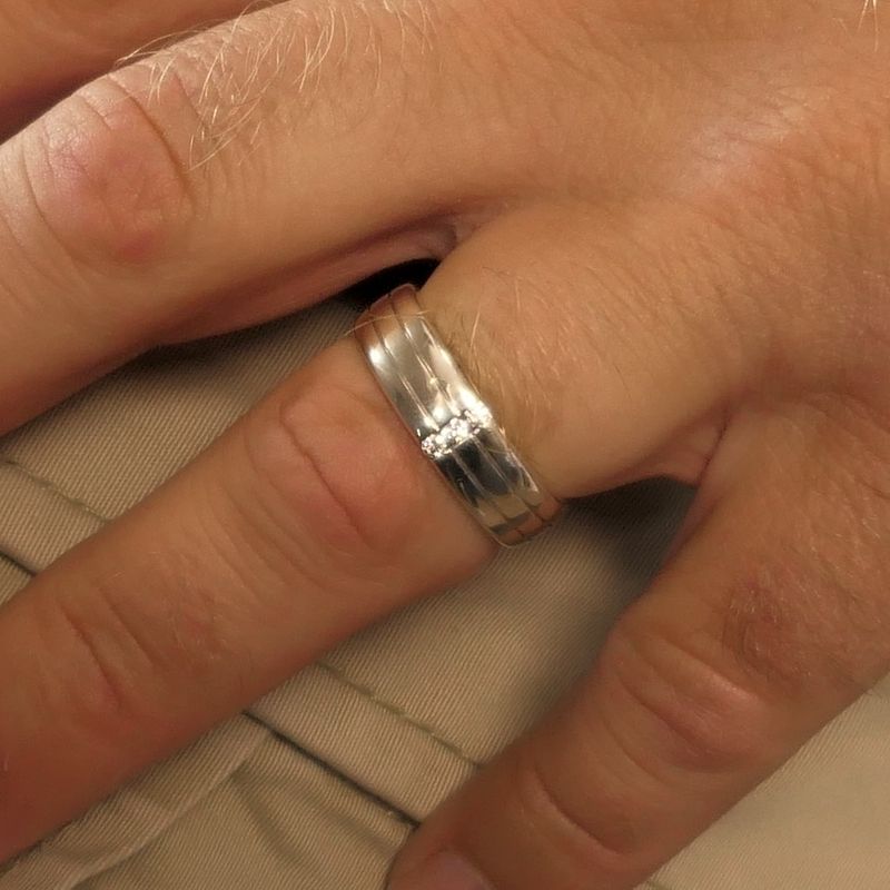 Image 7 of 9 carat ring with diamonds; 0.075 ct.