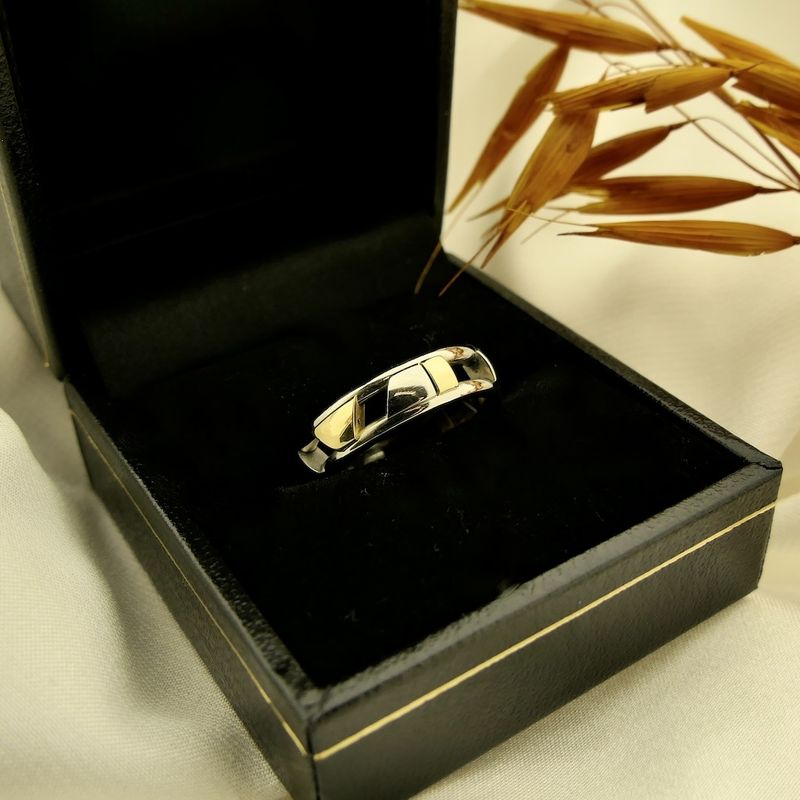 Image 2 of Two-tone gold sliding ring with palladium