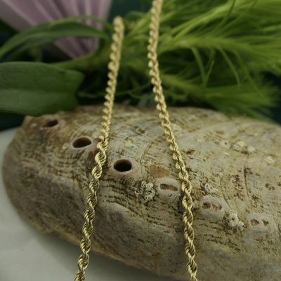 Image 2 of Gold twisted link chain | 45.5 cm