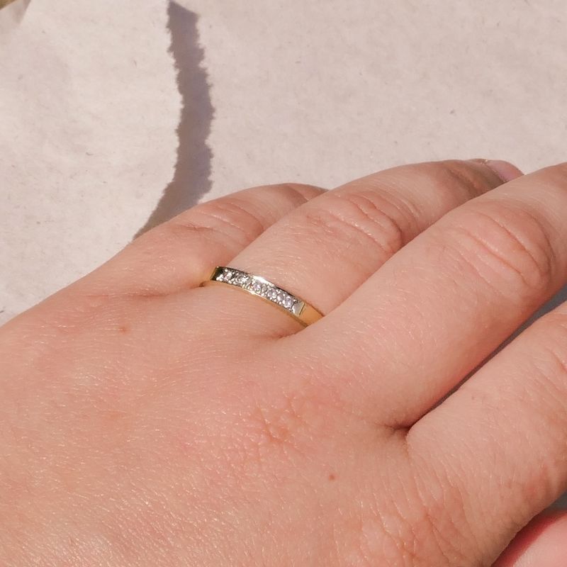 Image 4 of Gold ring with diamond; 0.05 ct. | Jeunesse