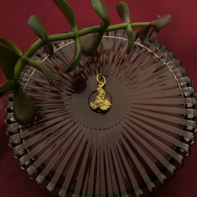 Image 2 of 22 carat gold pendant with a gold nugget