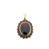 8 carat pendant with garnet