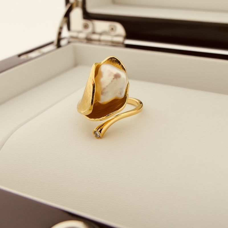 Image 7 of Gold cocktail ring with baroque pearl and diamond; 0.05 ct.