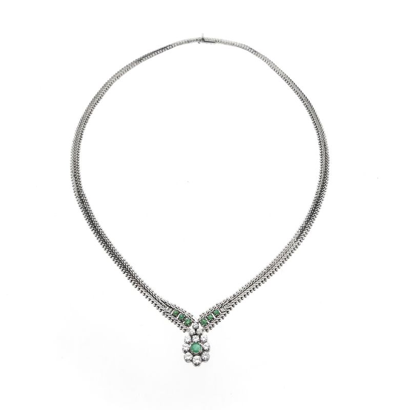 Afbeelding 8 van Witgouden visgraat schakelcollier met smaragd en diamanten; 0,77 ct.