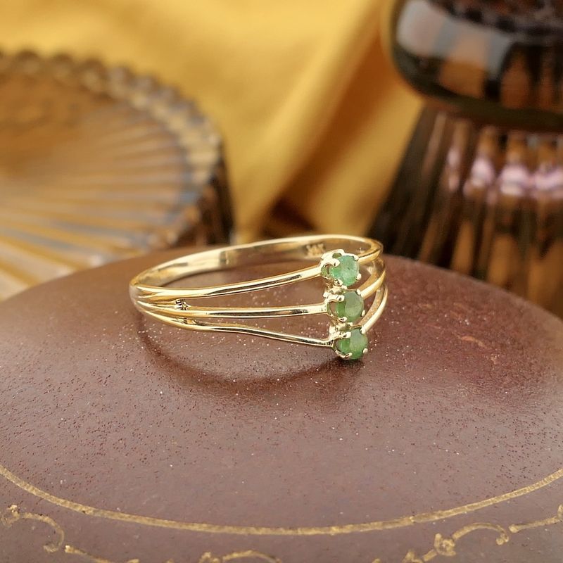 Image 2 of Gold ring with emerald | Vintage
