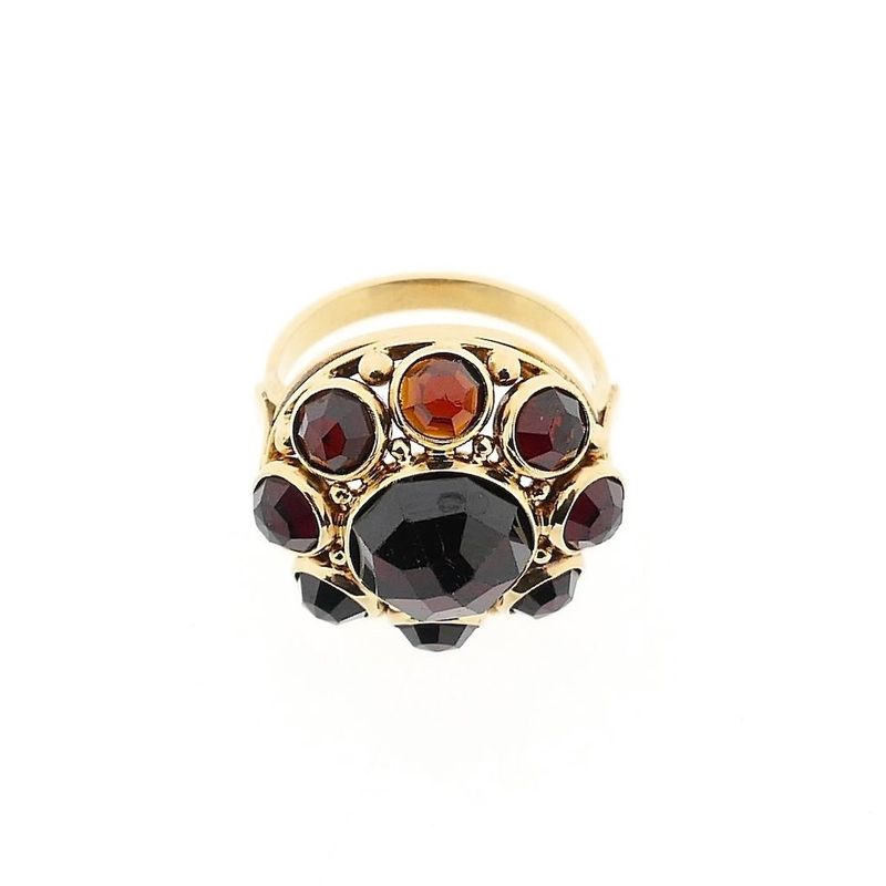 Image 3 of Vintage gold entouragering set with garnets