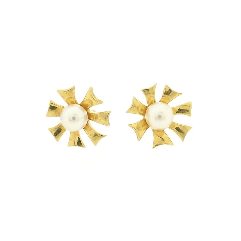 Image 7 of Gold floral stud earrings with pearl