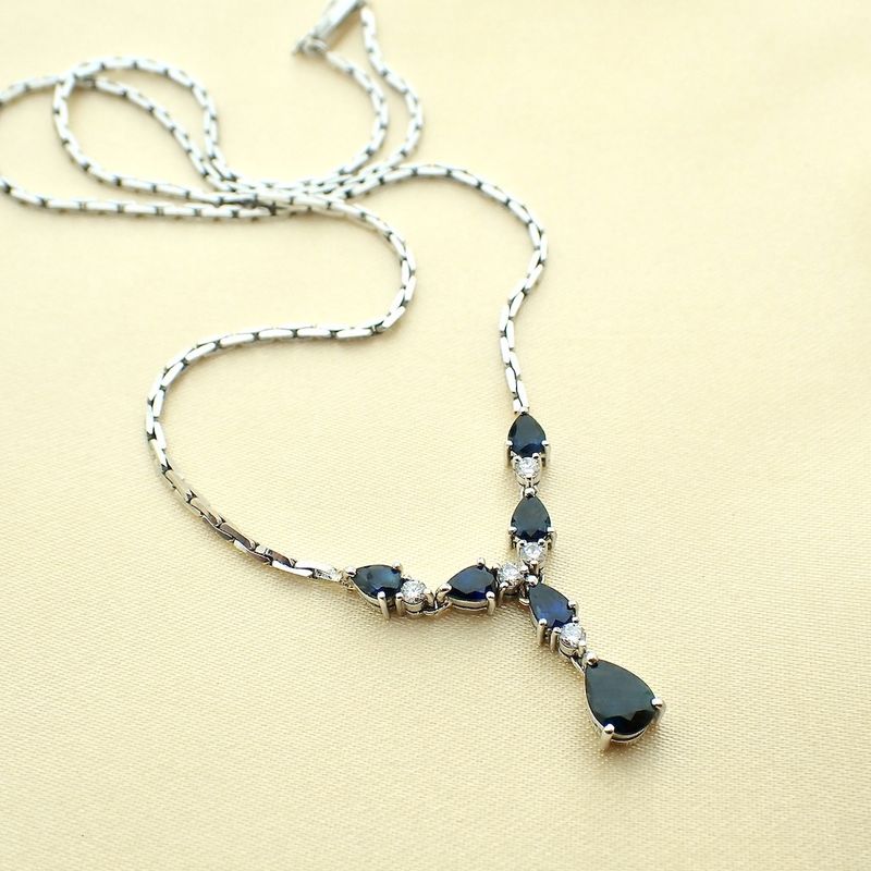 Image 10 of 18K white gold necklace with sapphire and diamond; 0.20 ct. | 44 cm