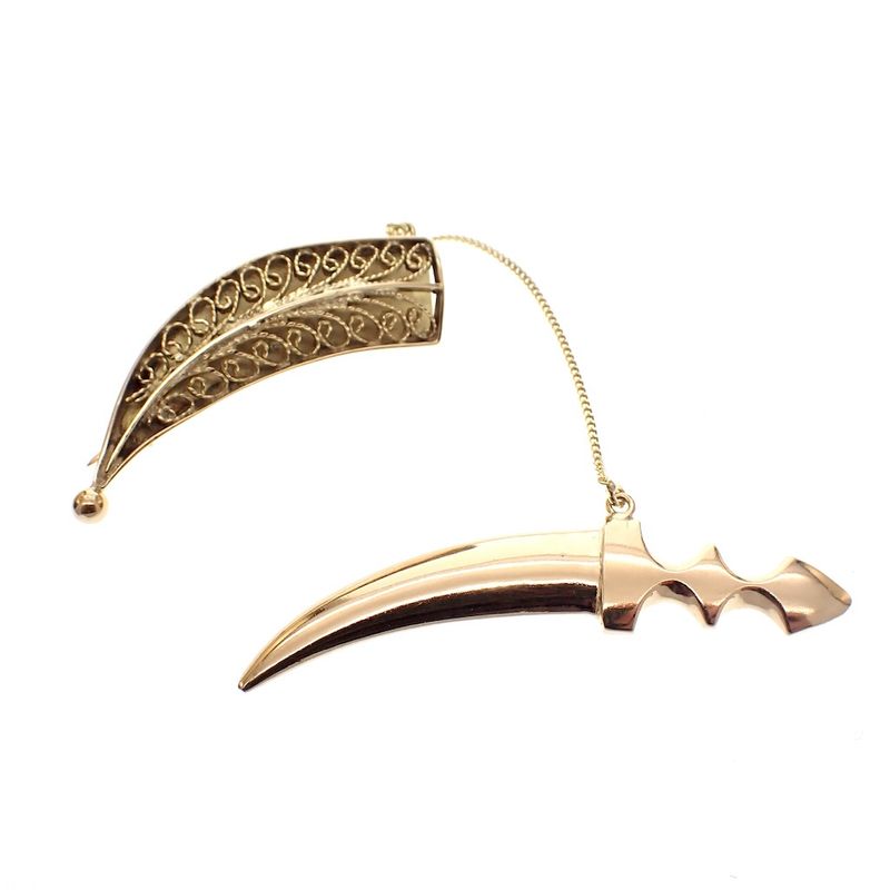 Image 2 of Gold brooch of an Arab dagger; Filigree