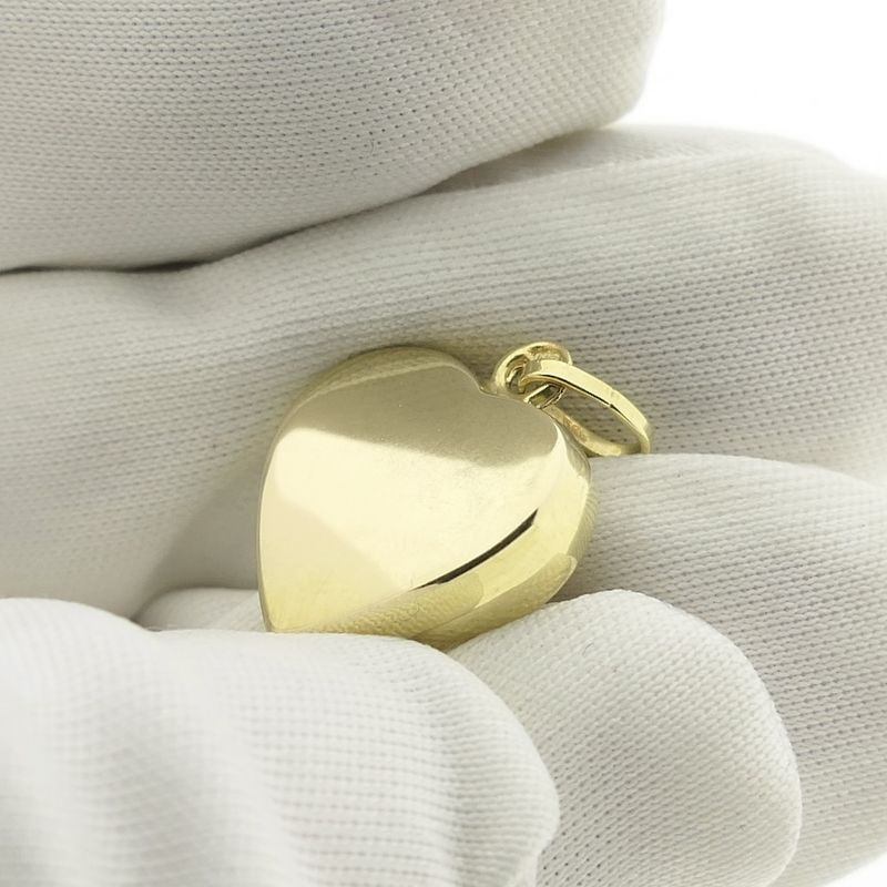 Image 4 of Gold pendant of a heart
