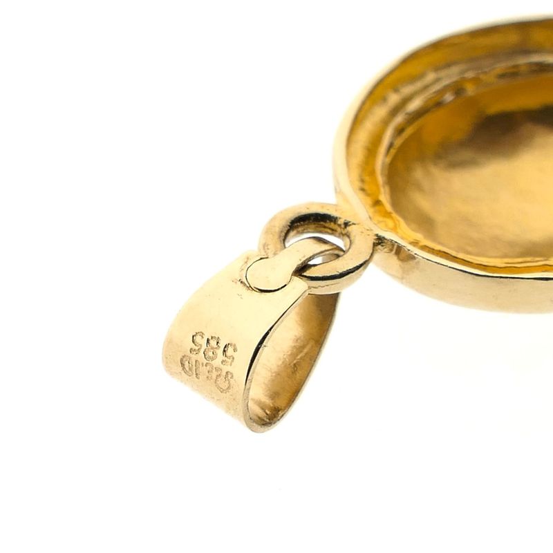 Image 7 of Gold pendant with pattern