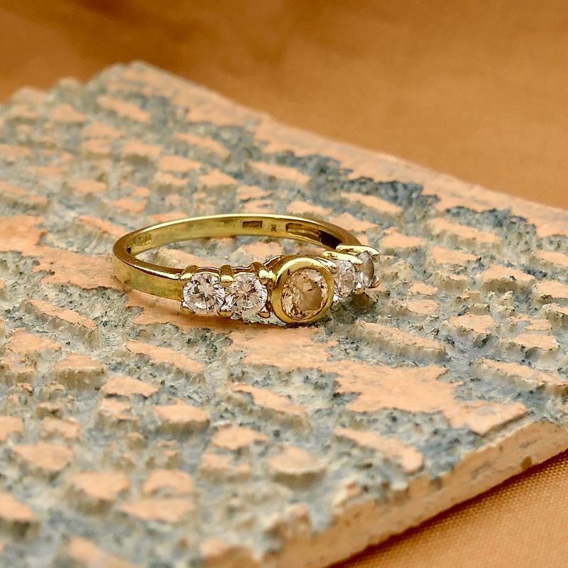 Afbeelding 2 van Gouden rijring met zirconia