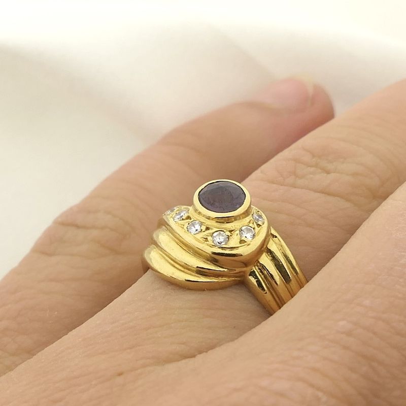 Image 6 of Gold ring with ruby ​​and zirconia