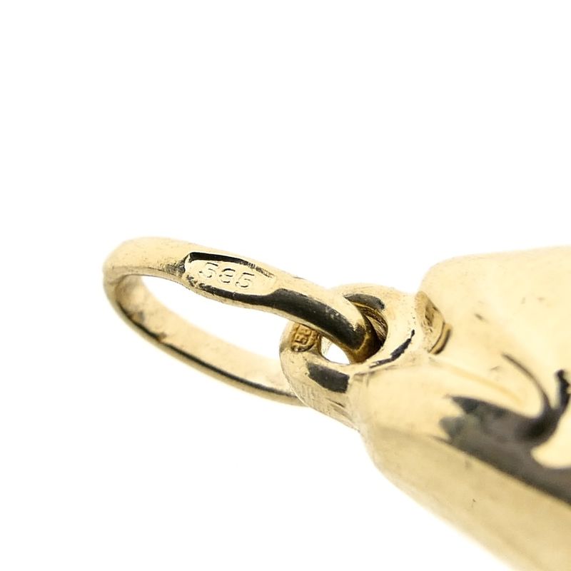 Image 4 of Gold pendant of a fish