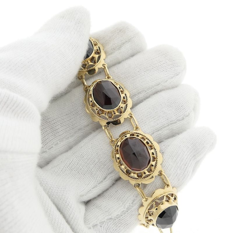 Image 2 of Antique gold boat bracelet with garnet