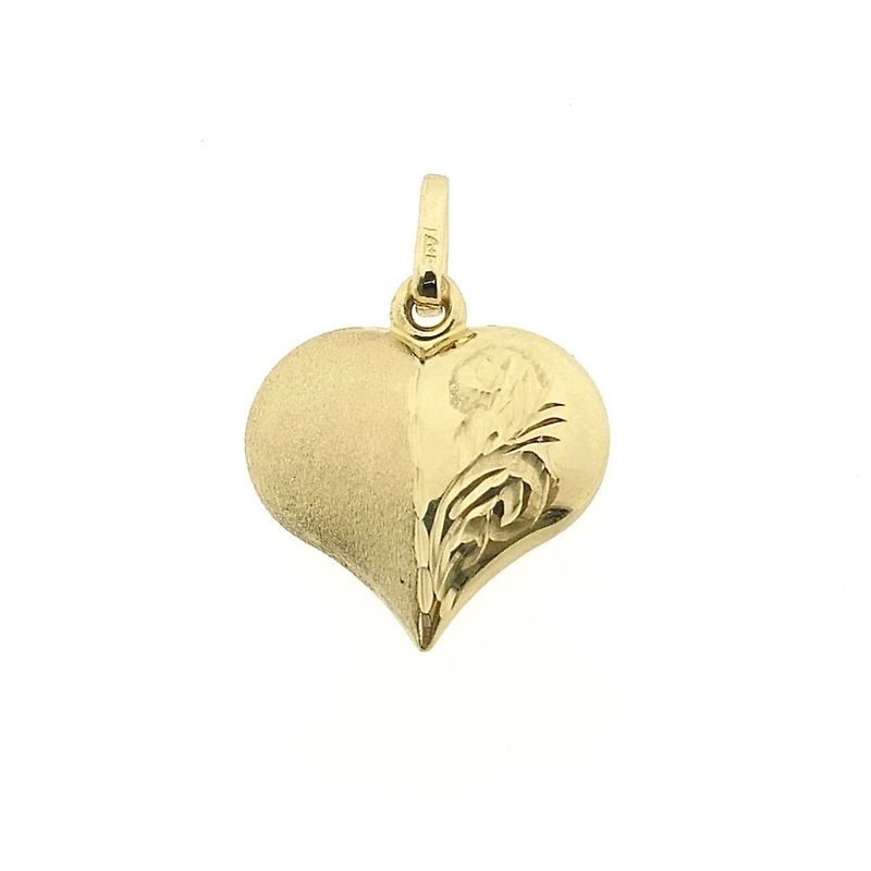 Image 1 of Gold pendant of a heart