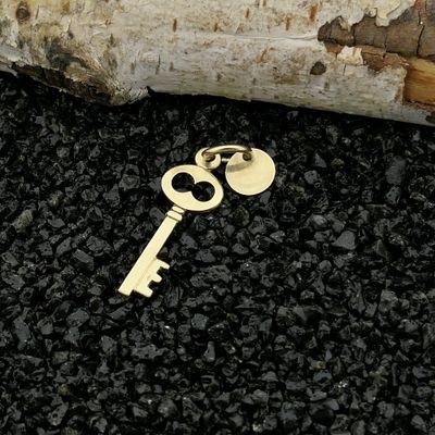 Image 2 of Gold pendant of a lucky key