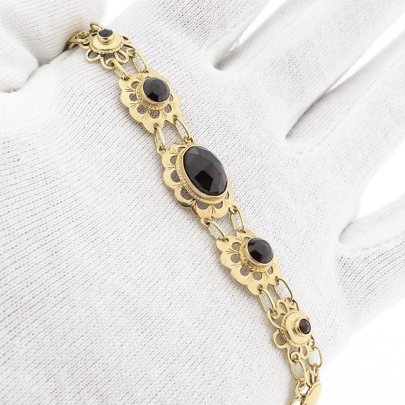 Image 10 of Gold Bracelet with Garnet; 14 Karat; 18.5 cm