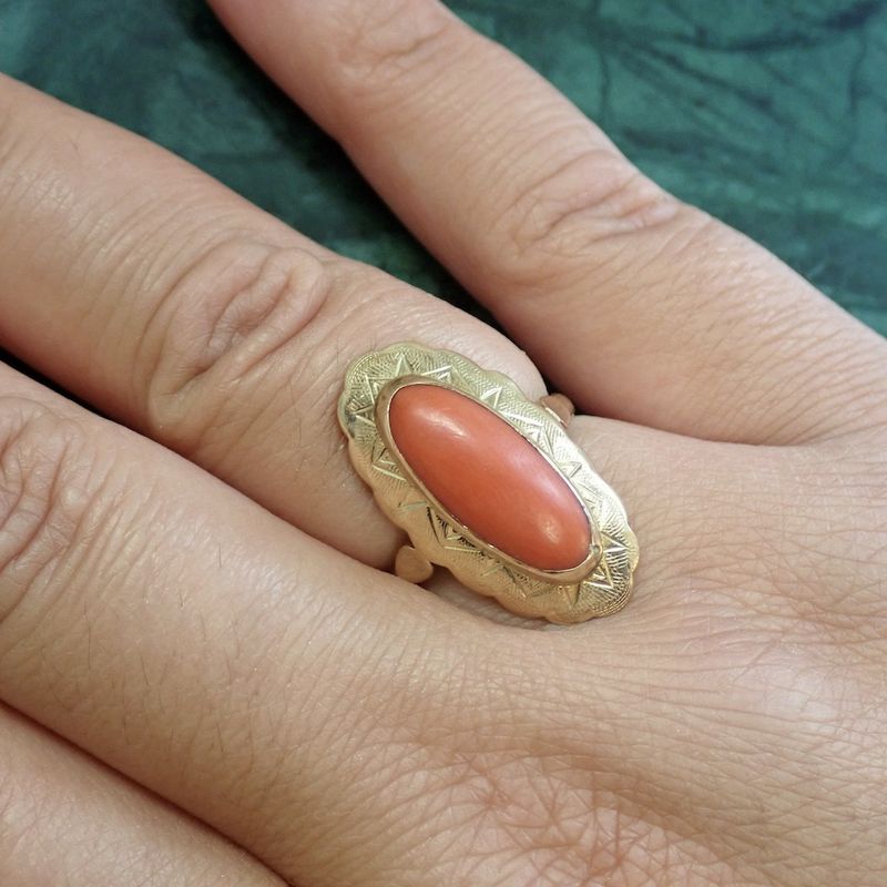 Image 2 of Gold ring with red coral | Vintage