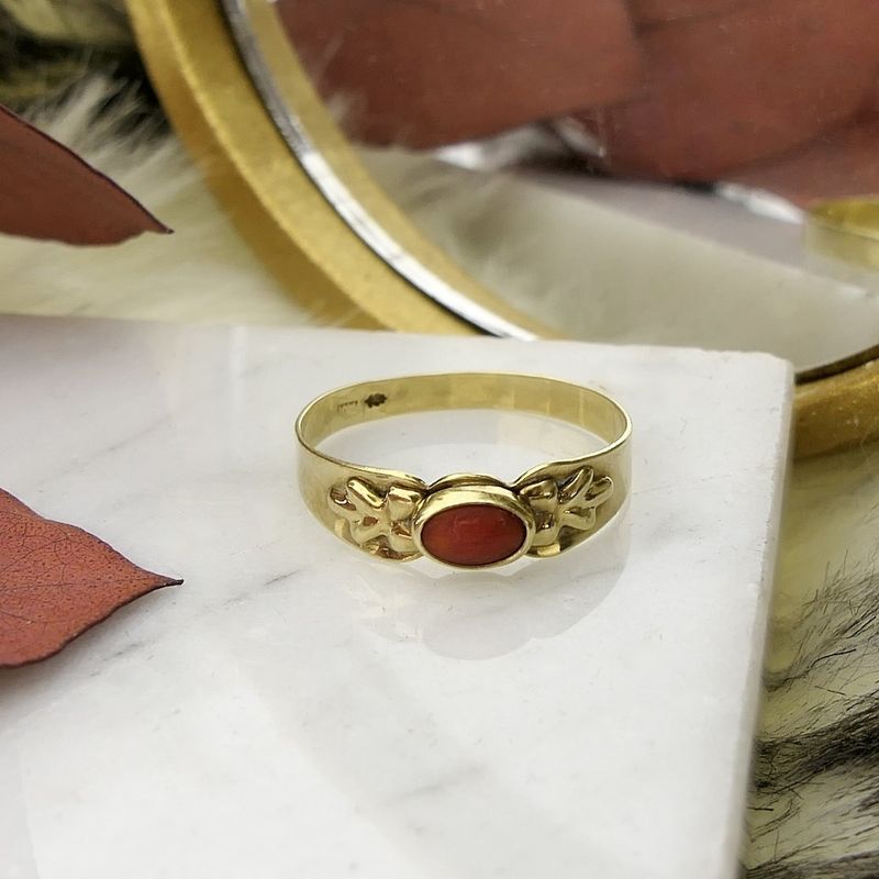 Image 2 of Gold ring with red coral | Vintage