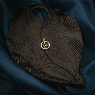 Gold pendant; Faith, hope, and love Image 2 of Gold pendant; Faith, hope, and love