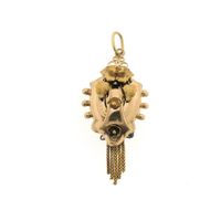 Gold pendant with quartz