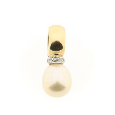 Image 1 of Gold pendant with pearl and diamonds; 0.035 ct.