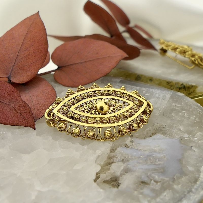 Image 9 of Gold brooch with Zeeland buttons