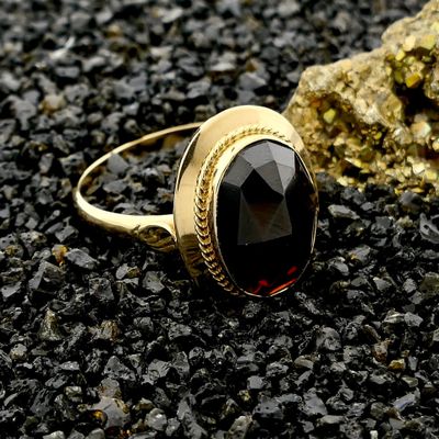 Image 2 of Vintage Gold Ring with Garnet