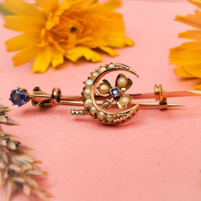 Vintage gold brooch with pearl and sapphire Image 2 of Vintage gold brooch with pearl and sapphire