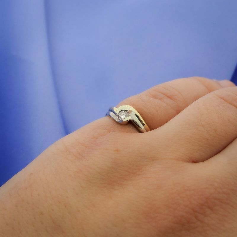 Image 6 of Gold ring with diamond; 0.10 ct.
