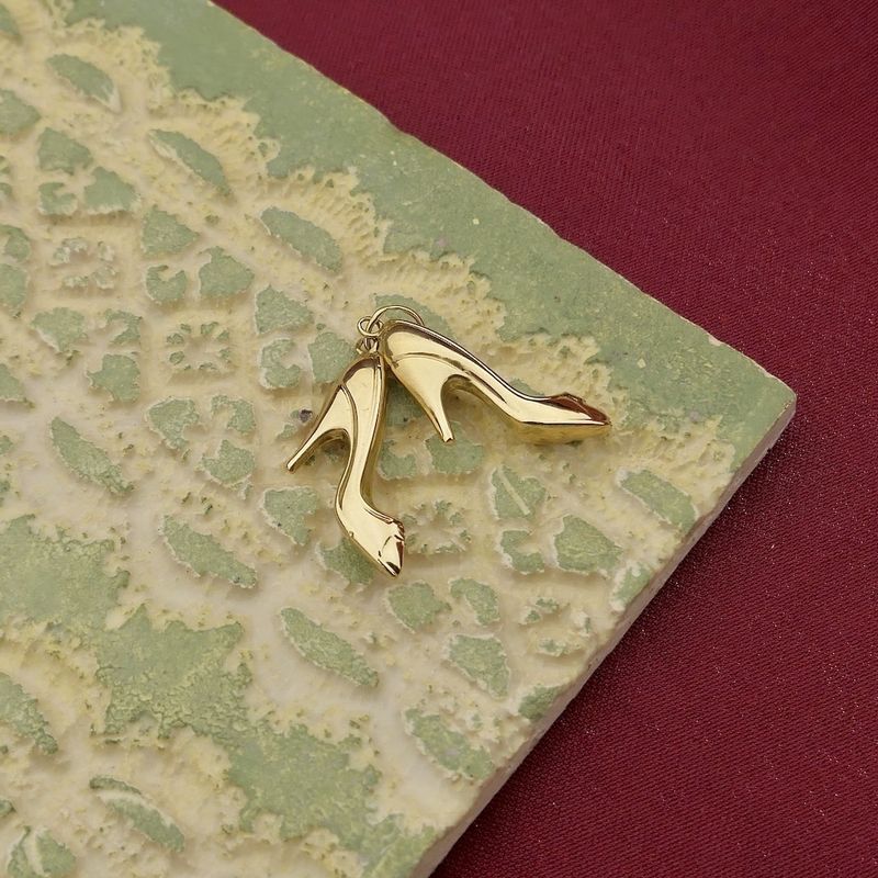 Image 8 of Gold pendant of two pumps