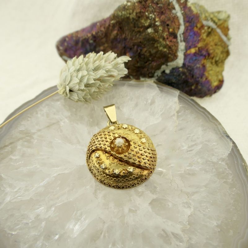 Image 2 of Victorian gold pendant with pearl | Antique