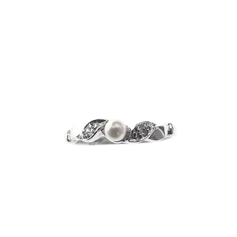 Image 3 of Silver ladies ring with pearl and zirconia