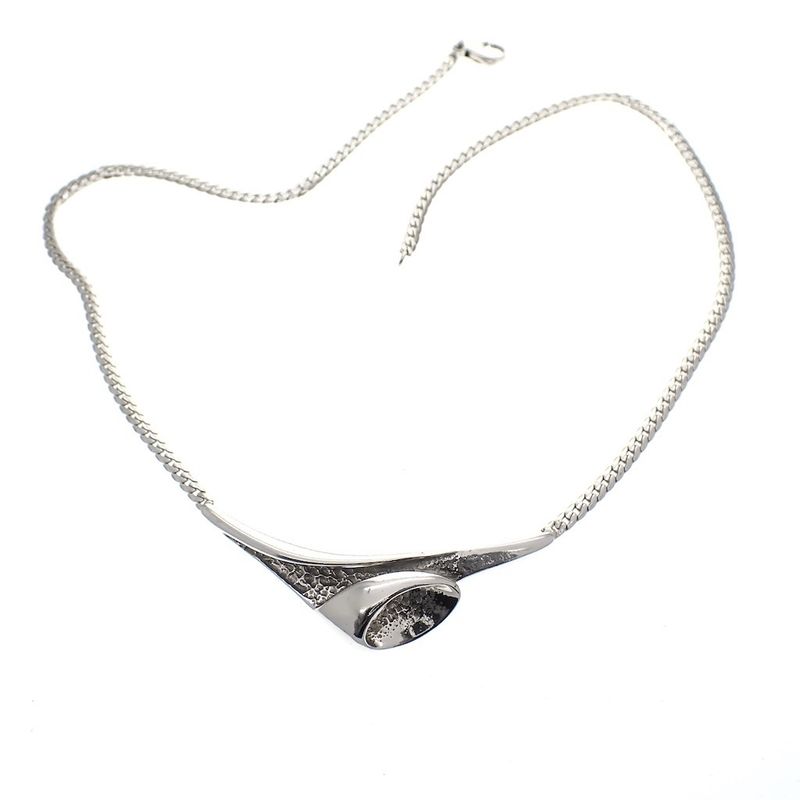 Image 2 of Silver necklace with a fixed pendant; Organic design | Franz Breuning