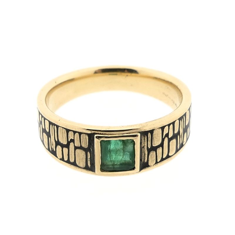 Image 5 of Gold ring with emerald