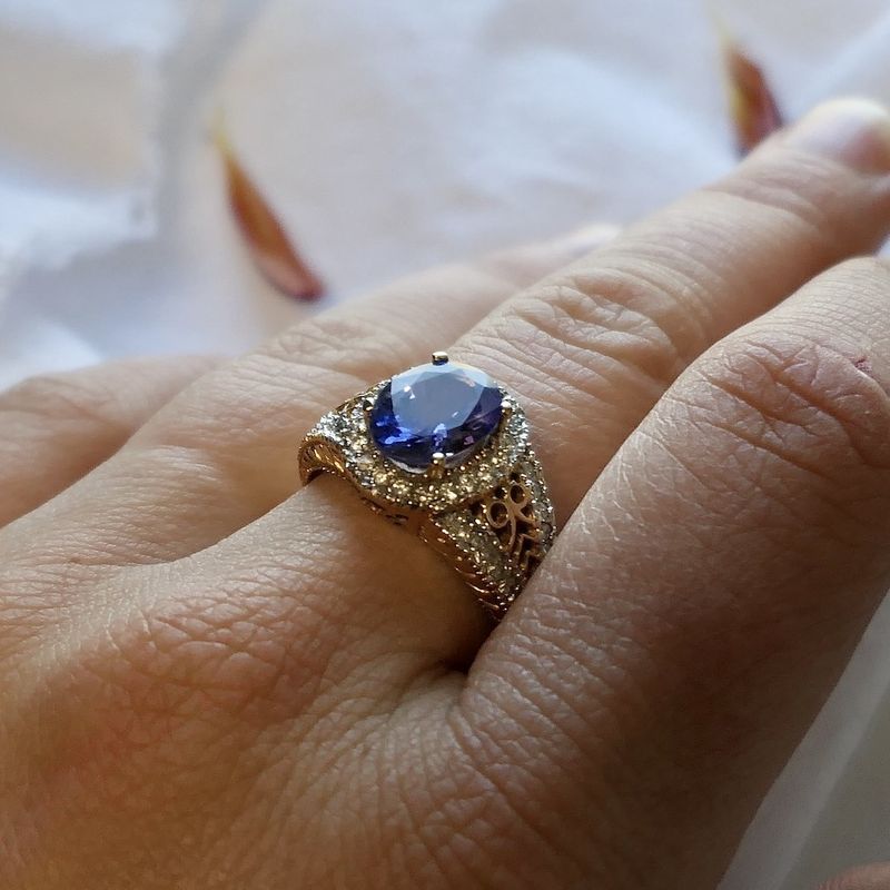 Image 2 of Gold ring with tanzanite and diamond | 0.48 ct.