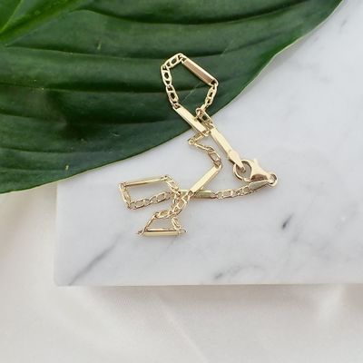 Image 2 of Gold closed Figaro link bracelet | 18.5 cm