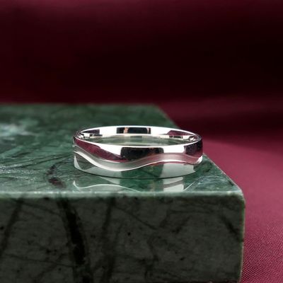 Image 2 of White gold (wedding) ring