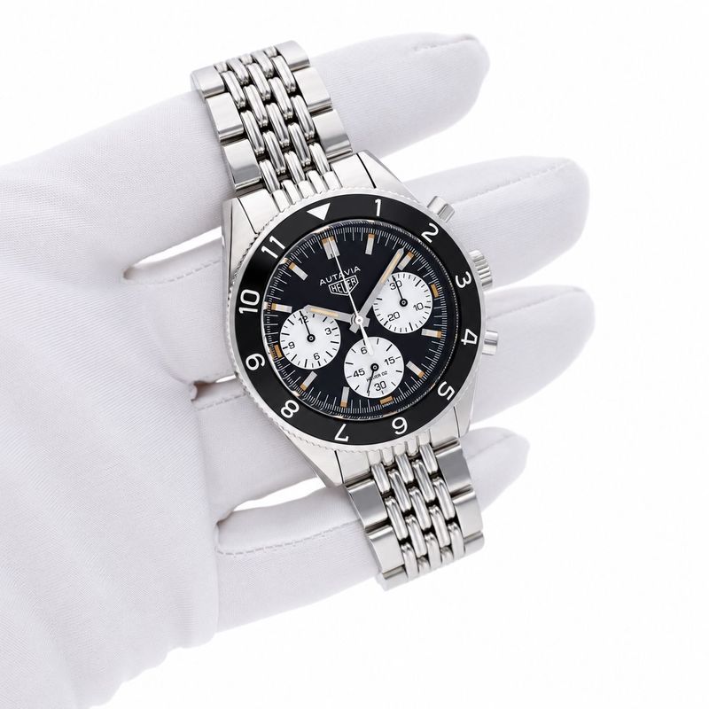 Image 10 of TAG Heuer Autavia Chronograph Cal.02 CBE2110.BA0687; Automatic Men's Watch