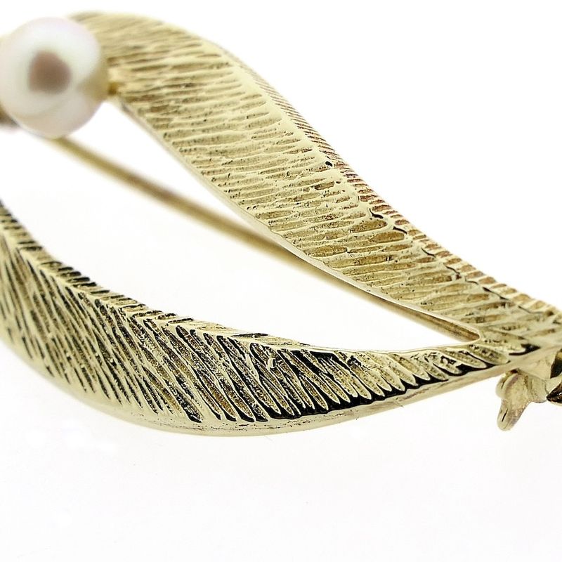 Image 3 of Gold brooch as a feather with pearl