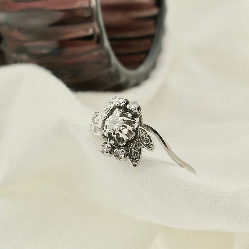 Image 2 of White gold ring with diamond 0.15 ct.