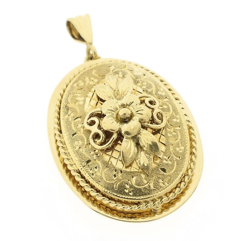 Image 4 of Vintage gold pendant with flower
