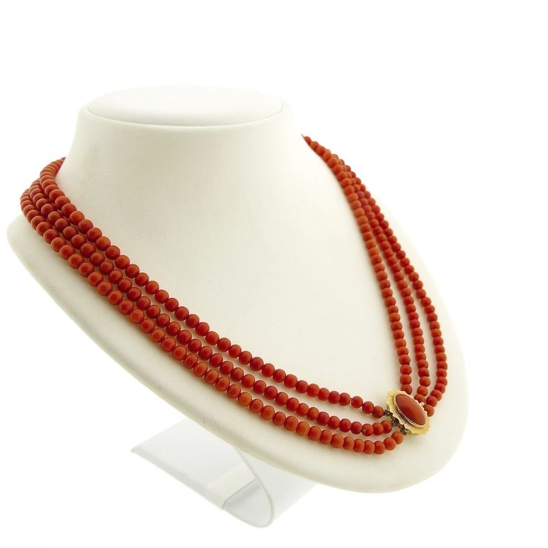 Image 3 of Blood coral bead necklace with gold clasp; Antique | 45 cm