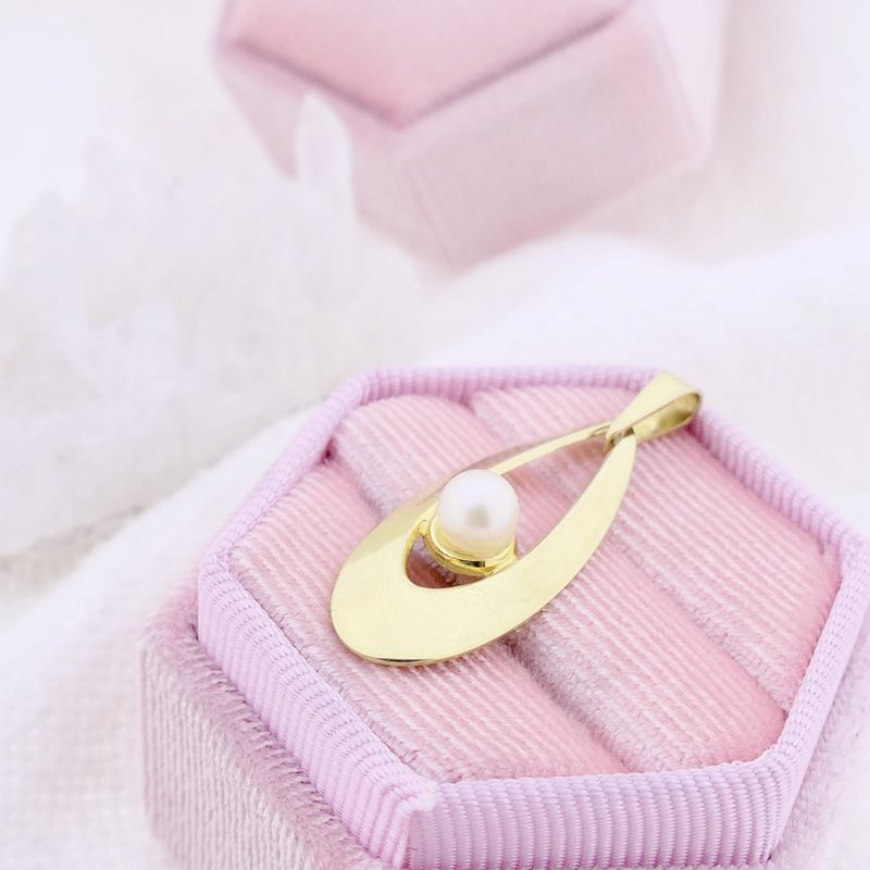 Image 2 of 8 carat pendant with pearl