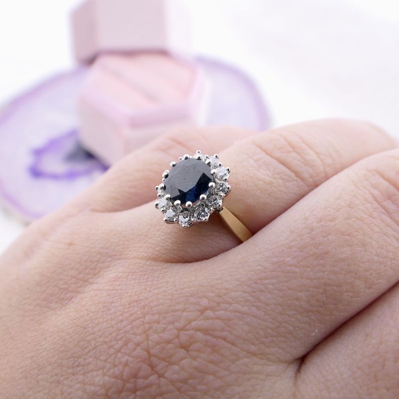 Image 4 of Gold ring with sapphire and diamond | 0.18 ct.