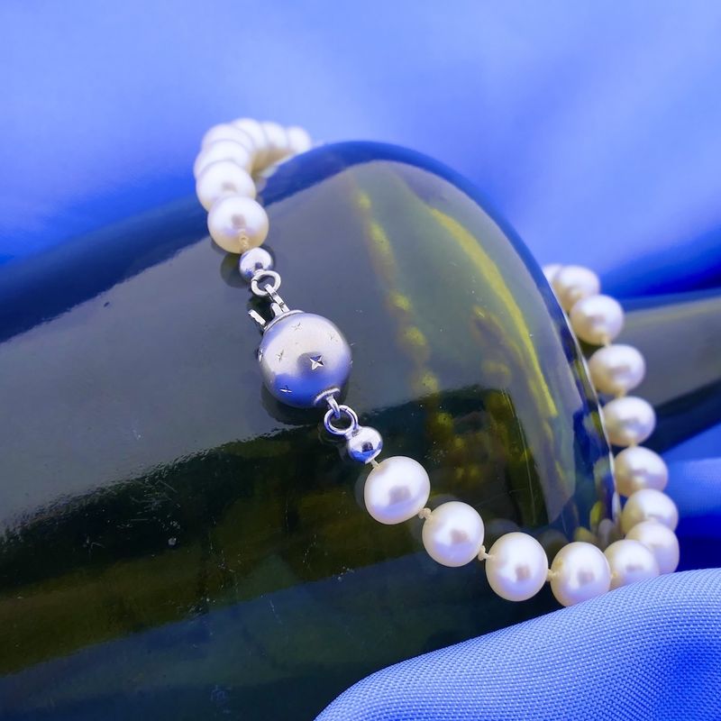 Image 9 of Pearl necklace with white gold clasp